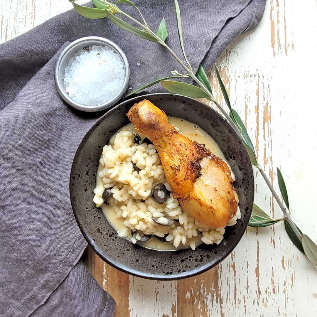 Martini-Oliven Risotto mit Pouletschenkel, aromatisch & einfach