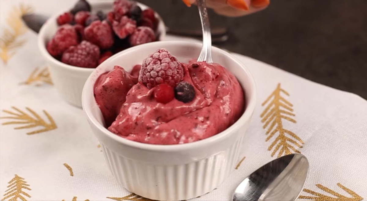 Receta fácil de mousse de fresa keto