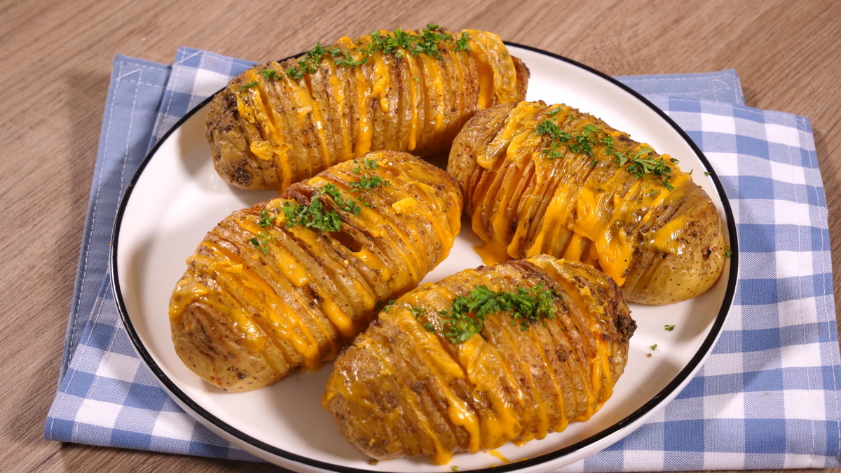 Air fryer Hasselback Potatoes