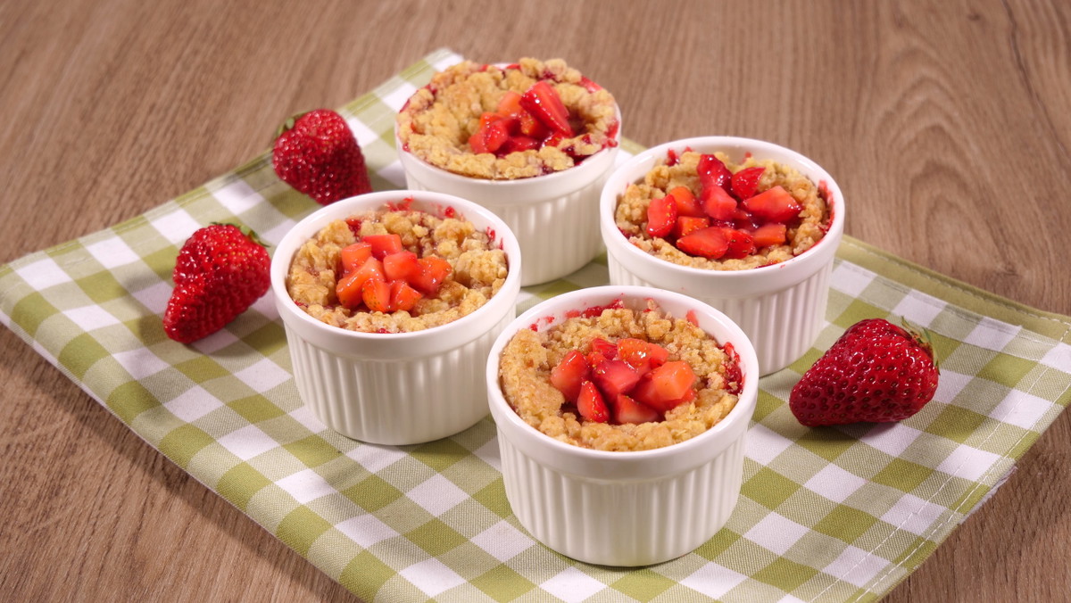 Air fryer Strawberry Crisp