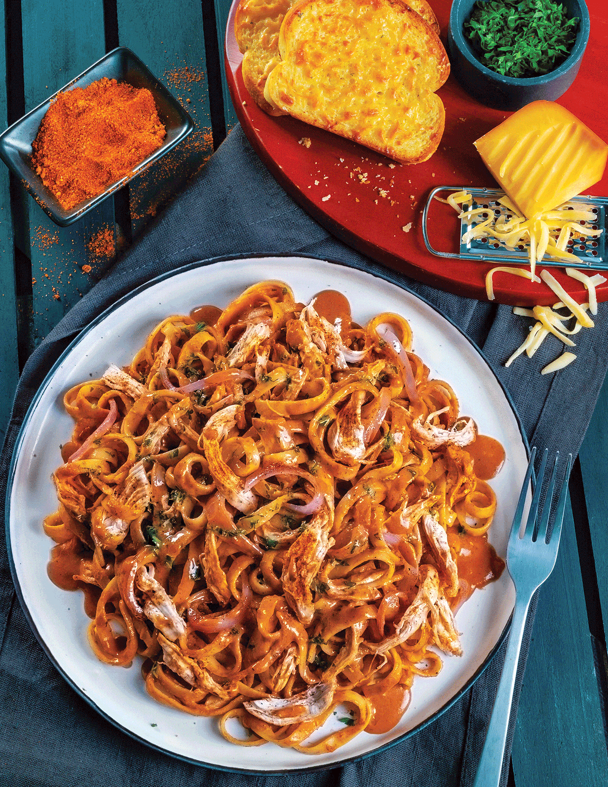Slow Cooker BBQ Chicken & Smoked Gouda Fettuccine
