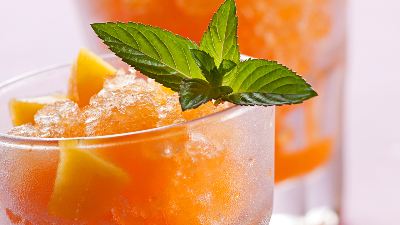 Image of Peach (Gin)ger Slush Cocktail