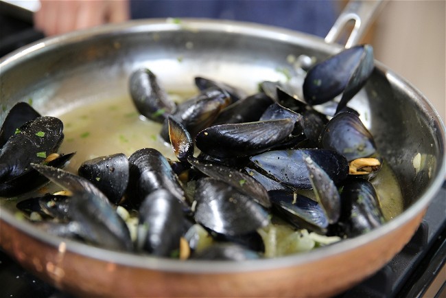 Image of Mussels with Fennel and Italian Beer