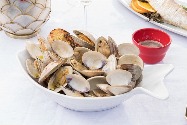 Image of Grilled Clams with Herbed Butter