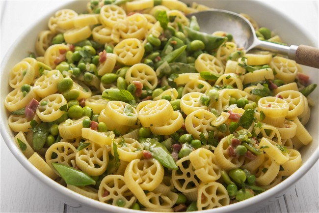 Image of Wagon Wheel Pasta with Pancetta and Peas
