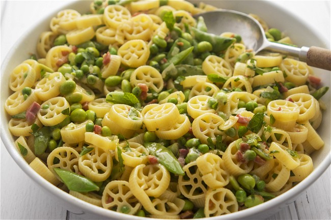Image of Wagon Wheel Pasta with Pancetta and Peas