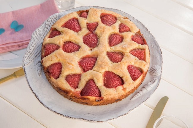 Image of Summery Strawberry Cake