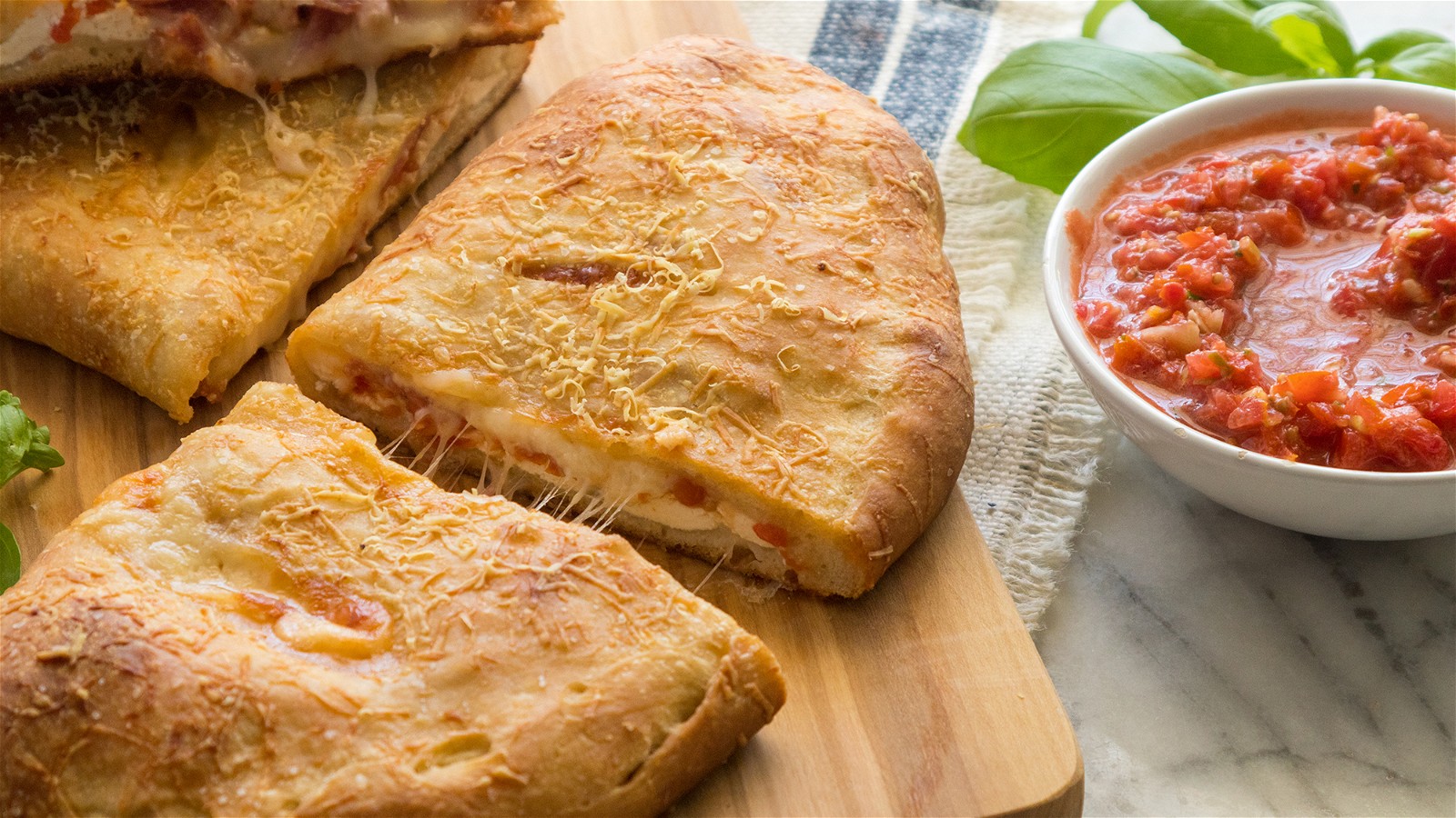 Pizza #hotpocket OR Calzone? #fyp #fy #food #lunch #recipe #flavorgod