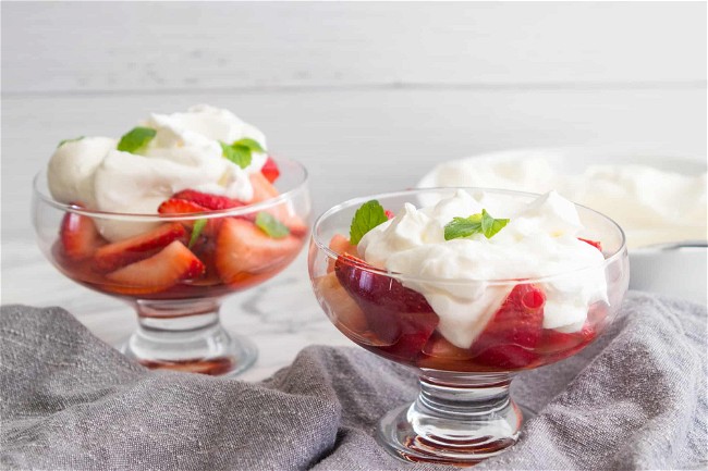 Image of Raffy's Strawberries In Vinegar