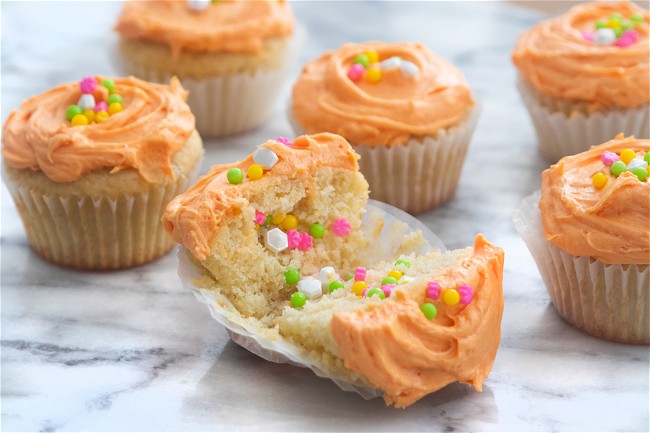 Image of Simple Vanilla Cupcakes