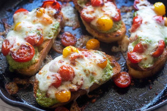 Image of Pesto Pizza Toast