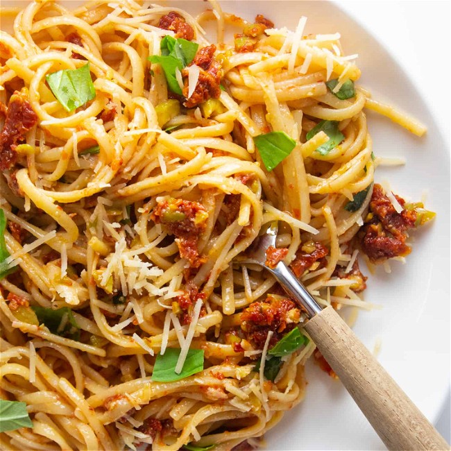 Image of Linguine With Sun-Dried Tomatoes and Olives