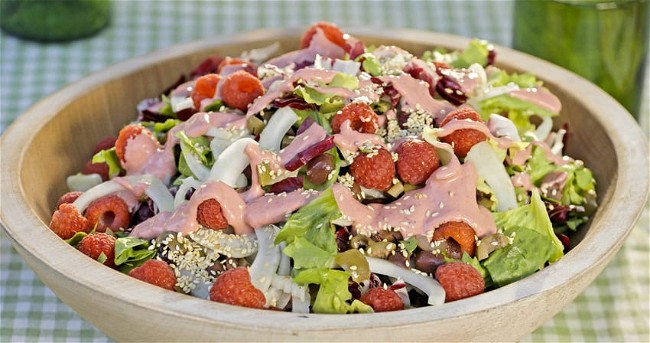 Image of Radicchio and Escarole Salad with Raspberry Dressing