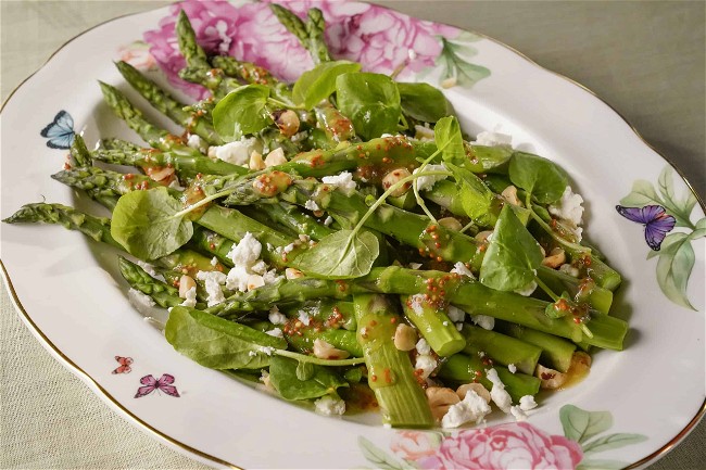 Image of Asparagus with Goat Cheese and Hazelnuts