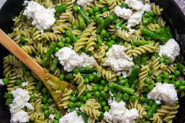 Image of Pasta with Pesto and Green Beans