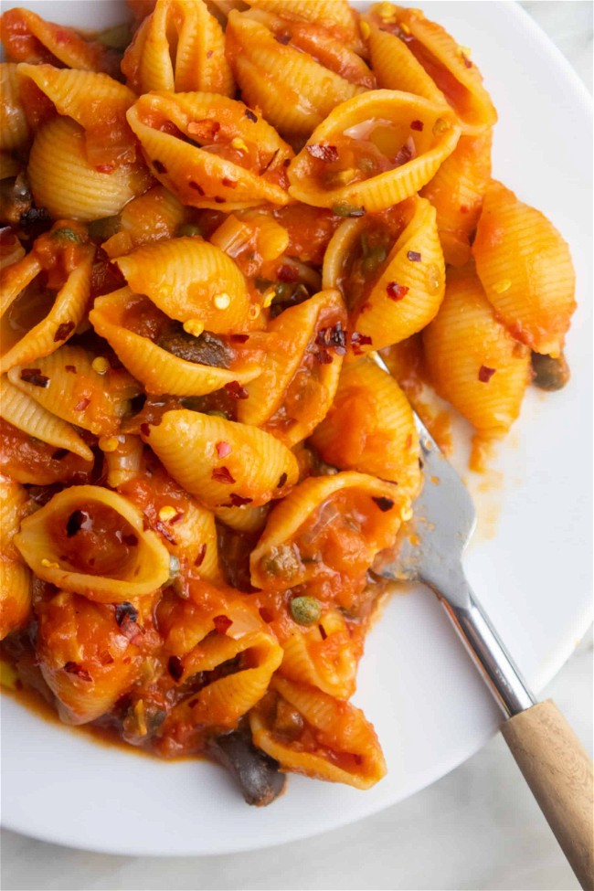 Image of Giada's Spicy Tomato Sauce