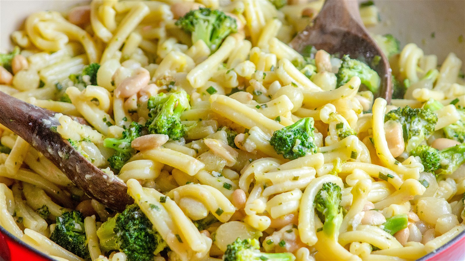 Broccoli And Pearl Onion Pasta-image