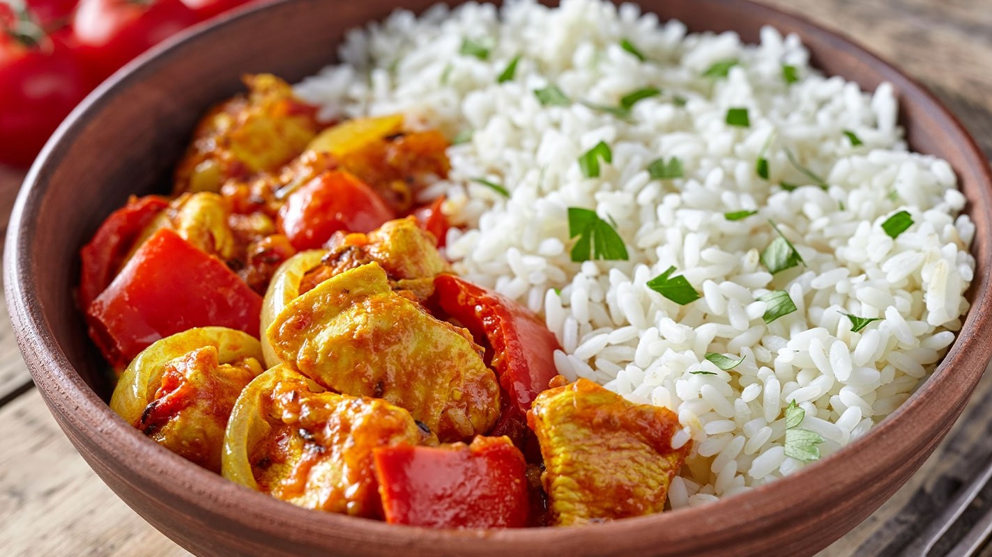 Image of Hähnchen in Paprika-Kokos Sauce mit Reis