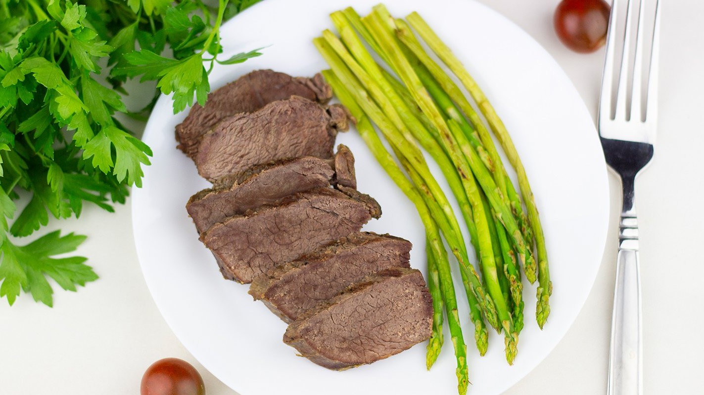 Image of Saftiges Roastbeef mit Spargel