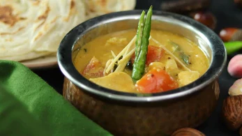 Image of Coconut Chicken Curry With Malabar Parotta