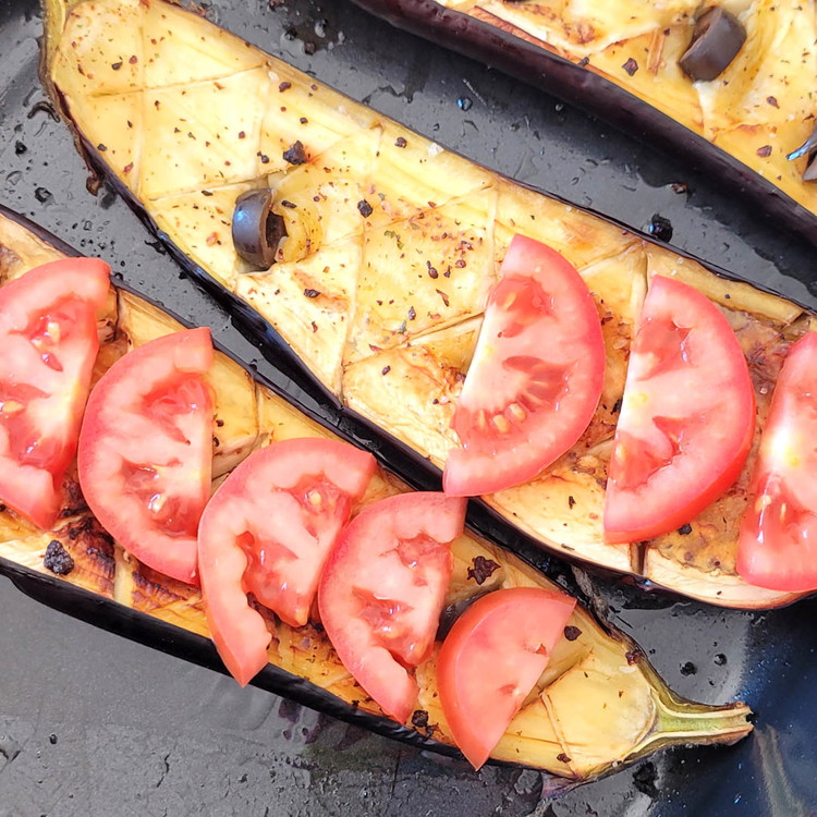 Image of belegst sie mit Tomaten