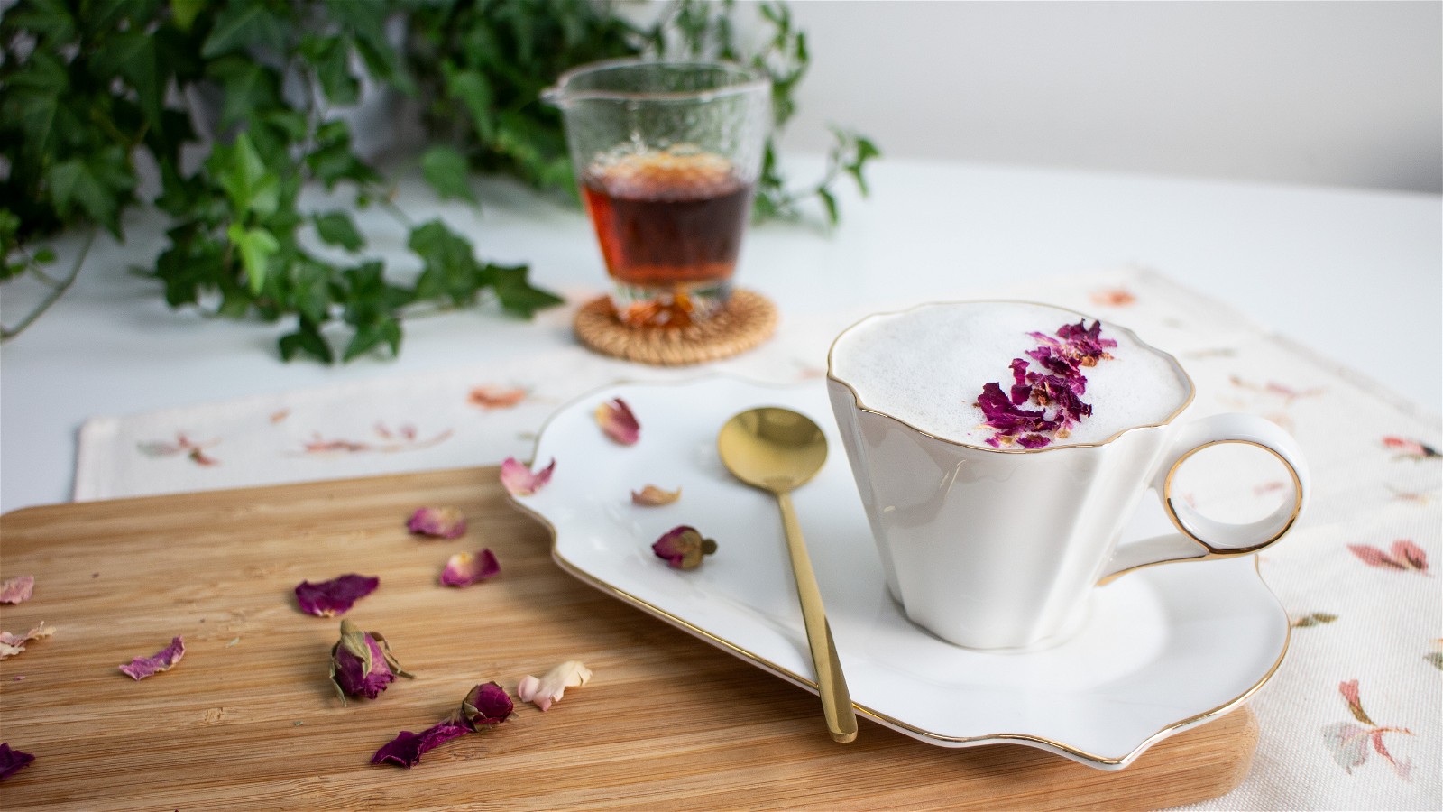 Image of Wabi Coffee Recipes: Rose Tea Latte with Oat Milk