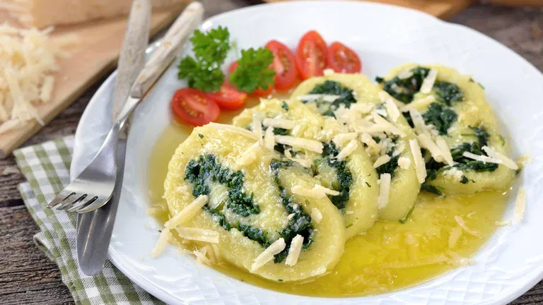 True Lemon Spinach & Potato Roulade