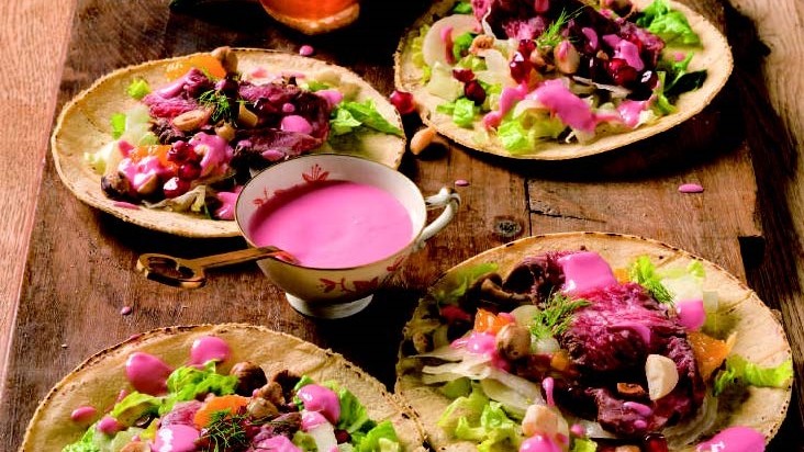 Image of Wagyu Fleisch Piadina mit Fenchel und Mandarinensalat & Granatapfelsoße mit Haselnüssen