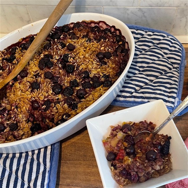Image of Gold Milk Oatmeal Banana Berry Bake Recipe