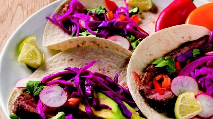 Image of Wagyu Tacos mit Avocado und Frühlingszwiebeln