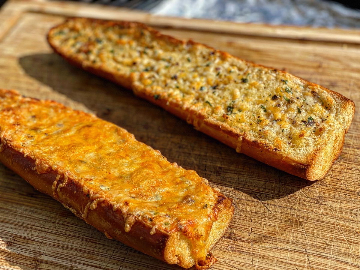 Roasted Garlic Cheese Bread | AUSSIEQ BBQ
