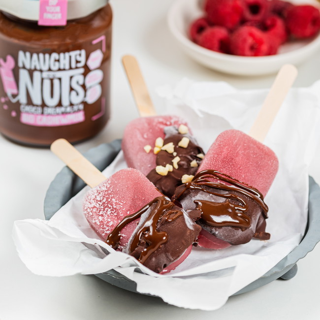 Veganes Himbeereis am Stiel mit Naughty Nuts BIO Cashewmus Choco Dream