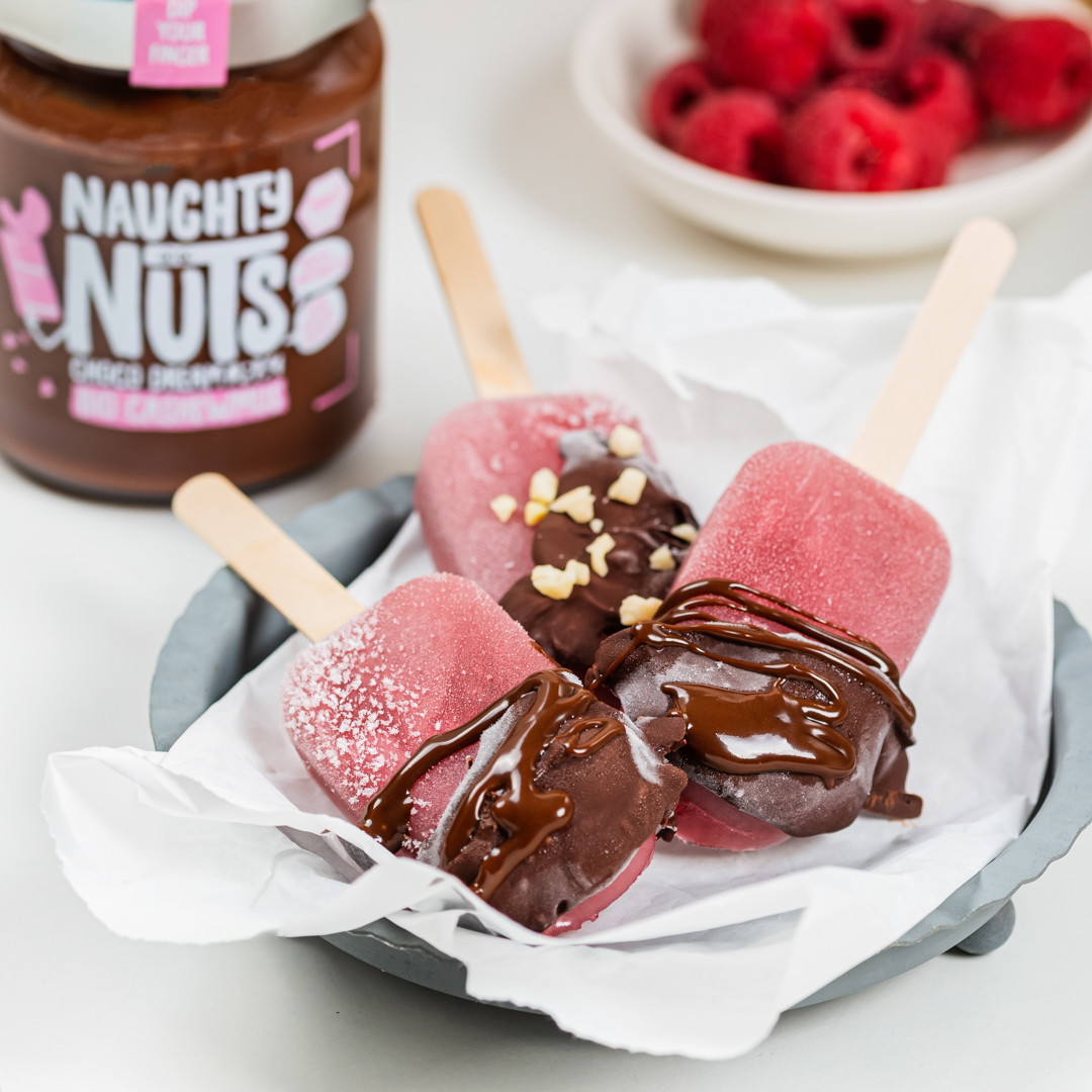 Veganes Himbeereis am Stiel mit Choco Dream
