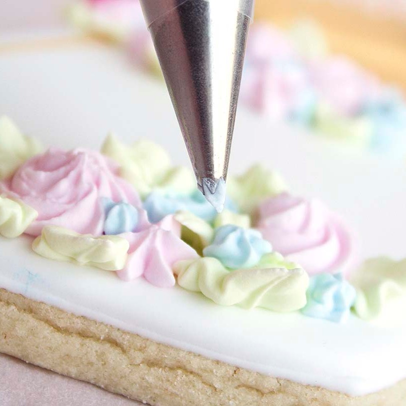 easy ROYAL ICING RECIPE with meringue powder for cookie decorating