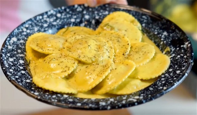 Image of SORRENTINOS CON SALSA DE PALTA Y CURRY