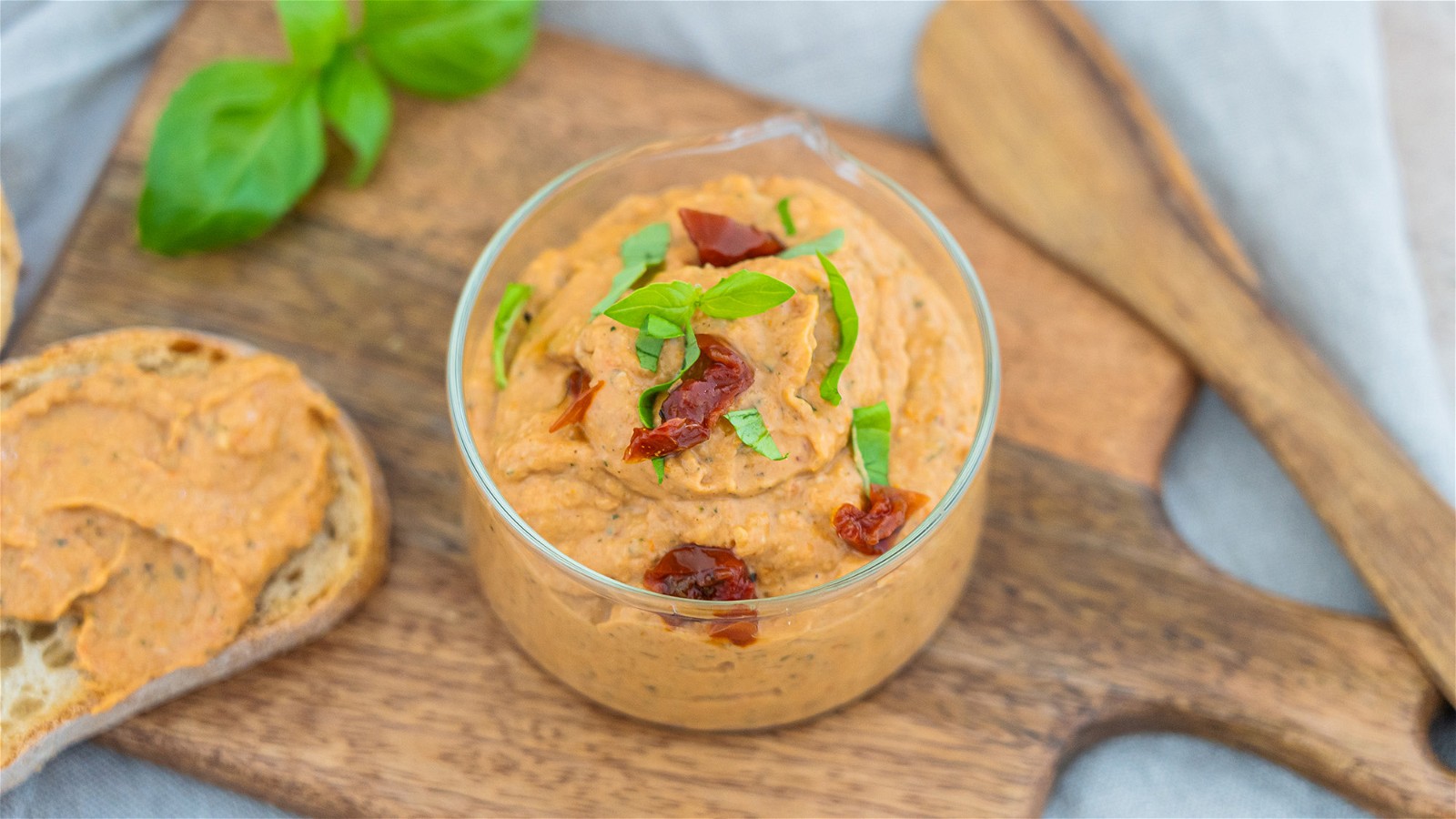 Image of Hafer-Tomaten-Kräuter-Dip – glutenfrei und vegan