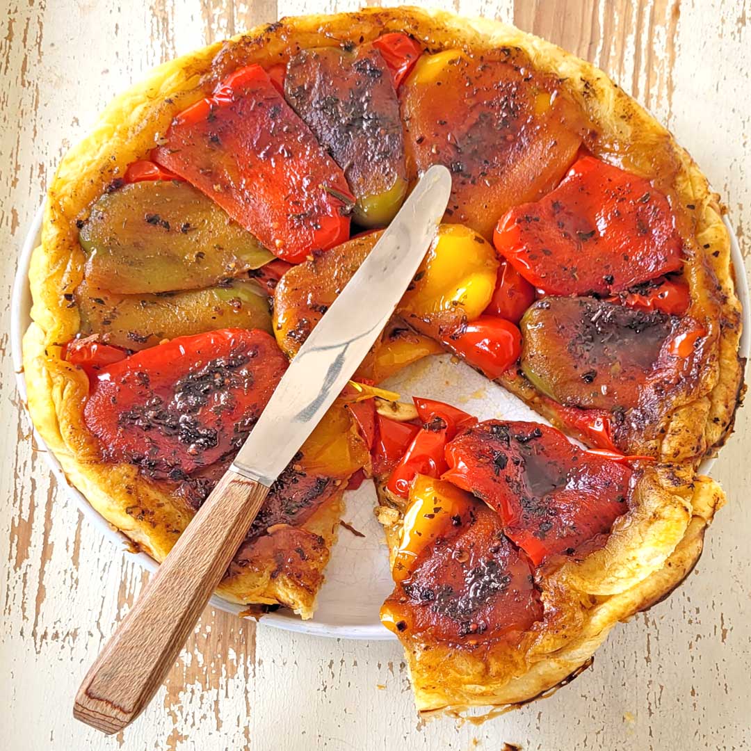 Peperoni-Camembert Tarte Tatin, herzhaft, aromatisch & einfach