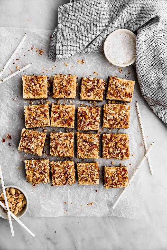 Image of Brownies con Chocolate Blanco y Mantequilla de Maní