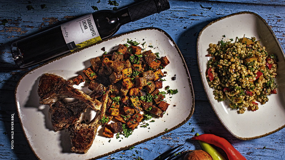 Wajos Lammkotelette mit Couscous-Salat und Dattel-Crema Rezept.