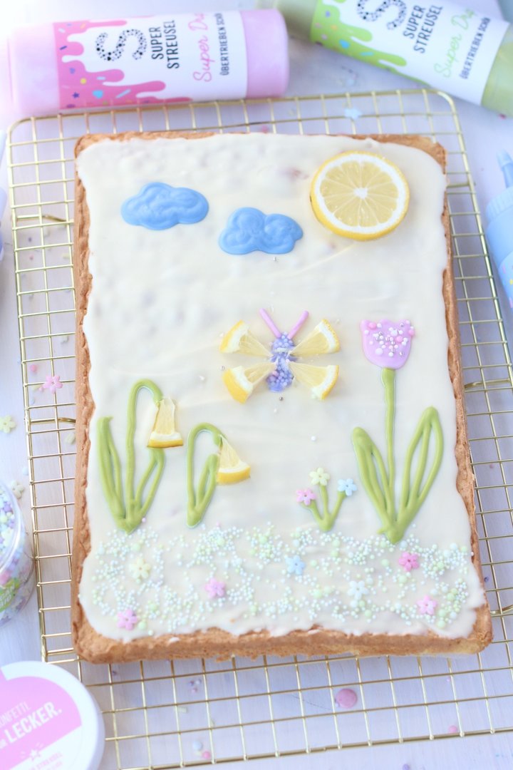 Zitronenkuchen vom Blech mit weißer Schokolade