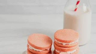 Image of PEPPERMINT SANDWICH COOKIES
