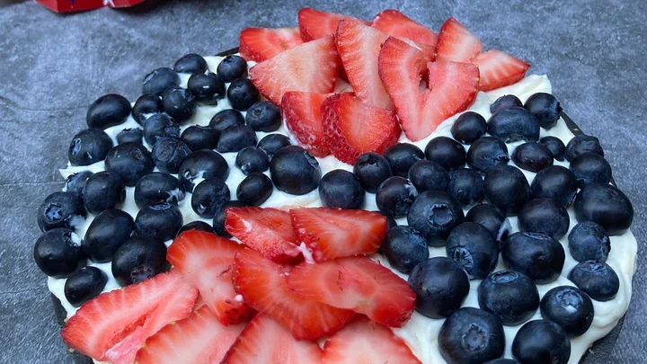 Image of RED WHITE AND BLUEBERRY SHORTBREAD COOKIE SKILLET