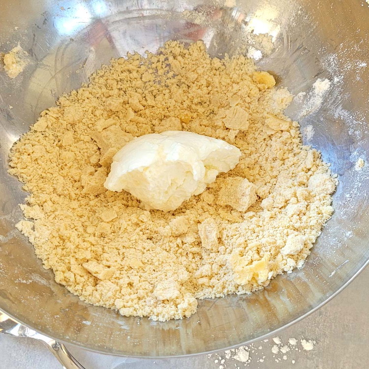 Image of Im nächsten Schritt arbeitest du den Joghurt ein und...