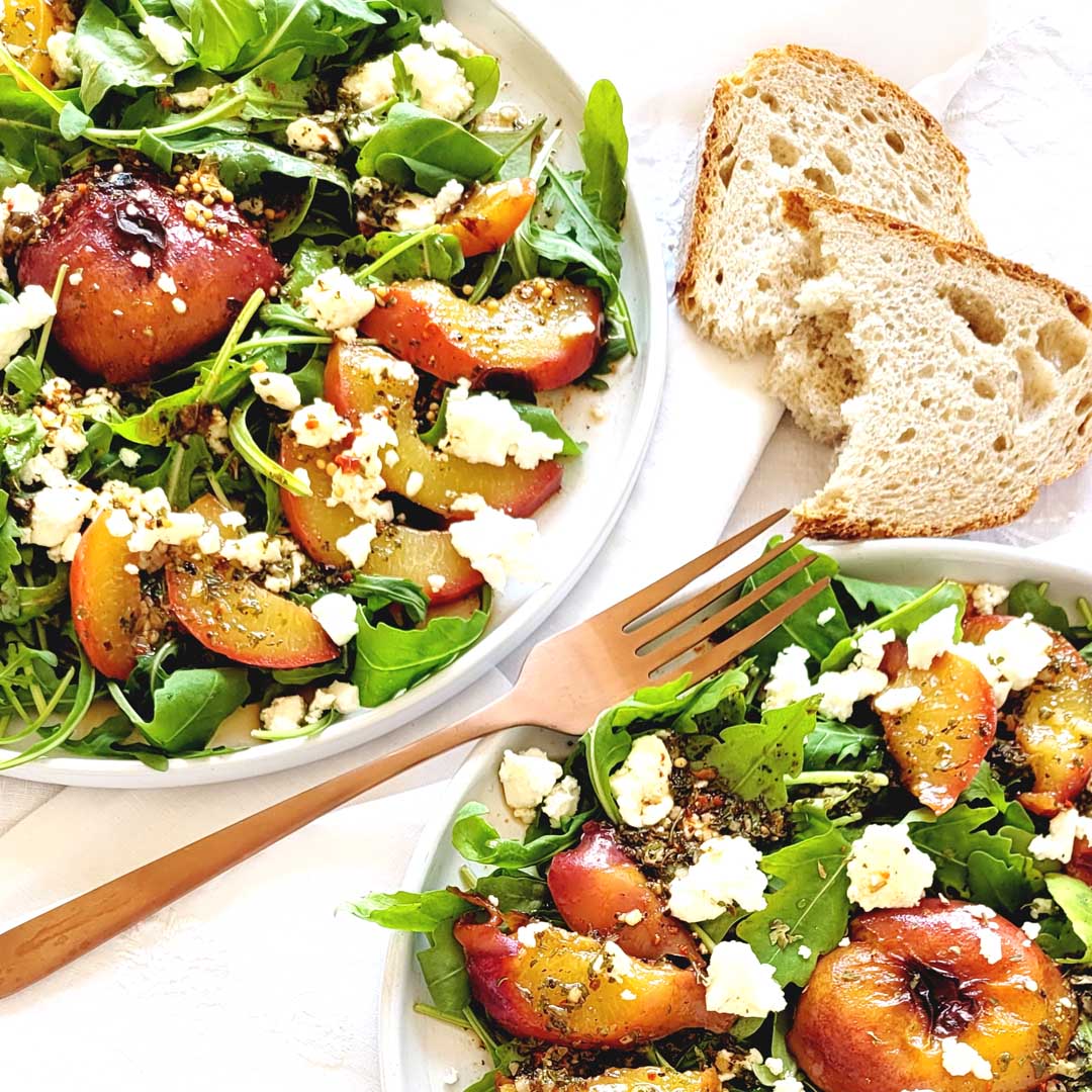 Gegrillter Pfirsichsalat mit BBQ Green & Feta, frisch & sommerlich