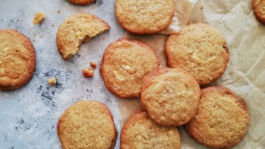Image of Cookies med lakridsrodspulver, hvid chokolade og citronskal