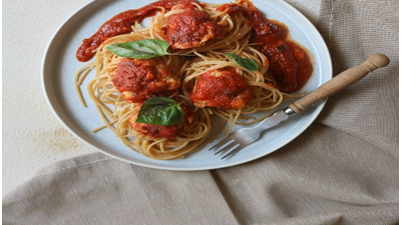 Image of Falafel Balls With Spaghetti And Tomato Sauce