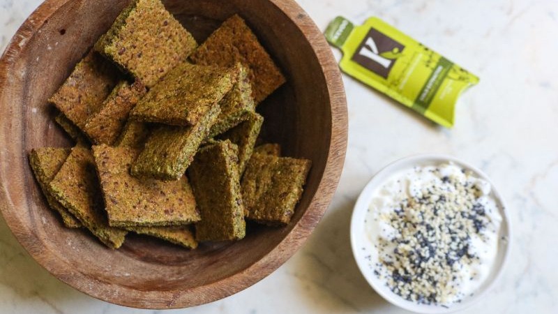 Image of Crispy Olive Oil-Spinach Crackers