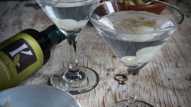 Gibson Cocktail with Olive Oil-image