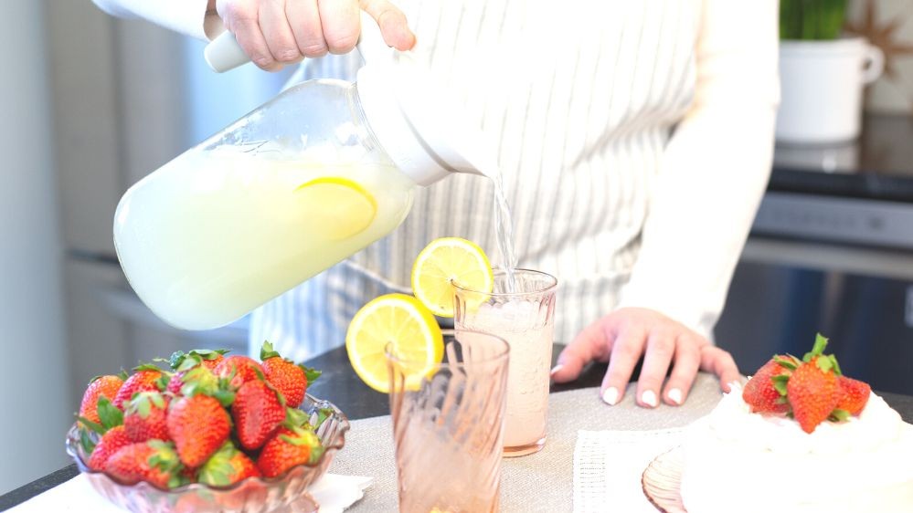 Image of Lemonade in a Mason Jar