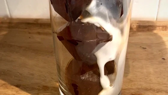 Image of Viral Diamond Iced Latte